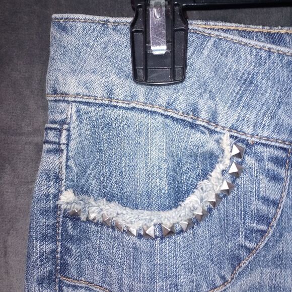 Allen B by Allen Schwartz Jean Capris with Applique Patches Size 8 NWT - Picture 4 of 12